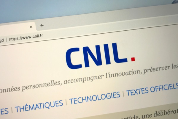 La Commission nationale de l’informatique et des libertés (CNIL) est l’autorité administrative chargée de l’application des règles protégeant les données à caractère personnel des Français. Pour ce faire, elle peut infliger d’importantes amendes en cas de manquement. Illustrations…