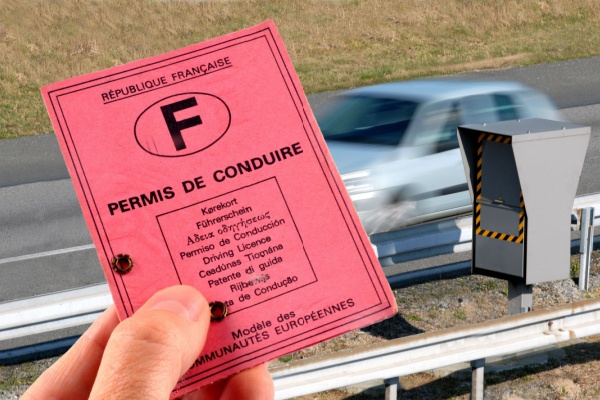 L’année 2024 a apporté de nombreux changements en ce qui concerne les permis de conduire des Français comme la suppression des pertes de points pour les petits excès de vitesse ou la possibilité de financer certaines formations avec son compte personnel de formation. L’année 2025, commencera, elle aussi, avec une nouveauté : elle vise les contrats proposés aux candidats au permis de conduire…