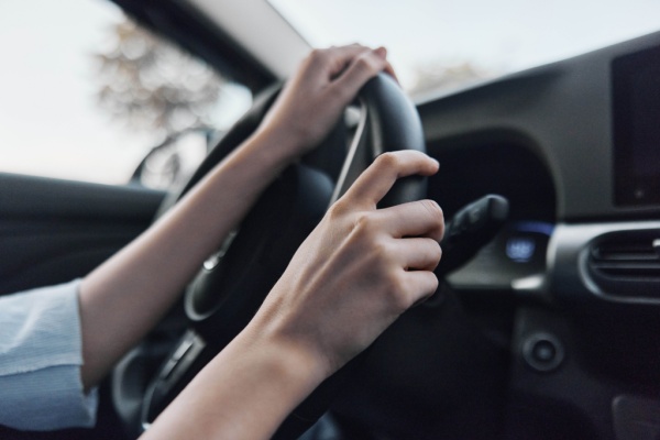 La conduite routière dans certains pays suppose d’être titulaire d’un permis international en plus des permis délivrés au niveau national. Une possibilité initialement prévue par un texte international, mais qui fait son entrée dans le code de la route français…