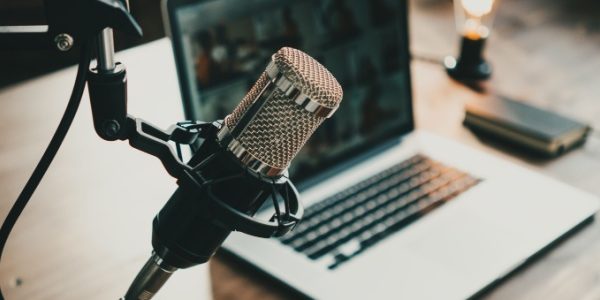 Shutterstock_podcastaccidentstravail