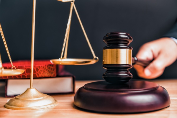 La chambre nationale des commissaires de justice met en place des aides à l’installation ou au maintien des professionnels pour assurer une couverture de tout le territoire. Ces aides sont financées par une contribution annuelle des commissaires de justice, dont les éléments de calcul ont été mis à jour.