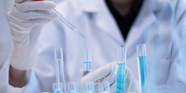 Shutterstock_preventionrisqueschimiquesprofessionnels