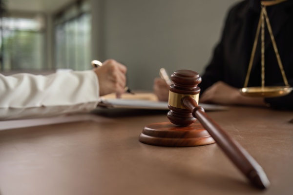 Si l’examen d’accès au centre régional de formation professionnelle (CRFPA) et celui du certificat d'aptitude à la profession d'avocat (CAPA) ne sont pas remis en cause, les conditions de diplômes à présenter ont été modifiées. Revue de détails…