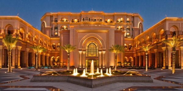 Shutterstock_renouvellementdistinctionpalacereport-1