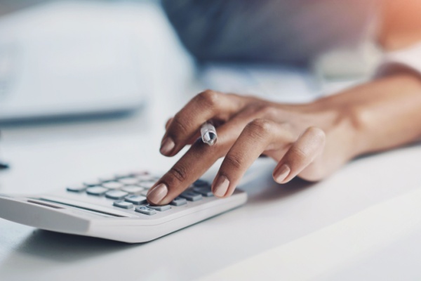 Les experts-comptables peuvent se regrouper en sociétés de participation financière des professions libérales (SPFPL) afin de mettre en commun leurs moyens et de profiter de plusieurs avantages organisationnels ou même fiscaux. Précisions sur ce mode de regroupement…