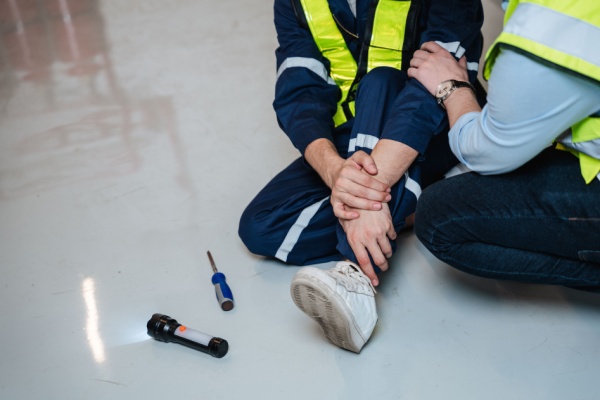 Chaque année, les taux accidents du travail, maladie professionnelle (AT/MP) sont fixés par la loi de financement pour la Sécurité sociale. En l’absence de loi de financement votée pour 2025 pour l’heure, les taux AT/MP 2024 ont été prolongés pour 2025. Provisoirement pour le moment…