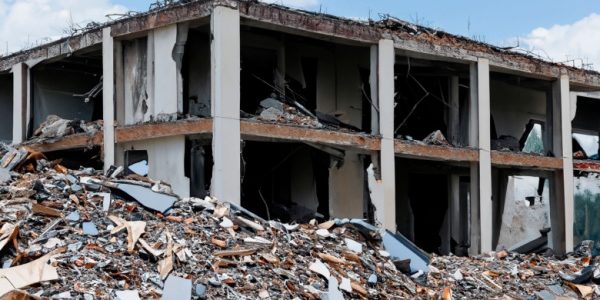 Shutterstock_cyclonemayottereconstruction-1