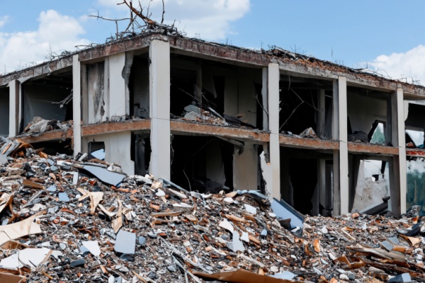 Le 14 décembre 2024, Mayotte a subi le passage destructeur du cyclone Chido. Pour aider le territoire et ses habitants à se reconstruire, des mesures ont été mises en place par l’État en matière humanitaire, logistique, sécuritaire, mais également juridiques et fiscales. Faisons le point.