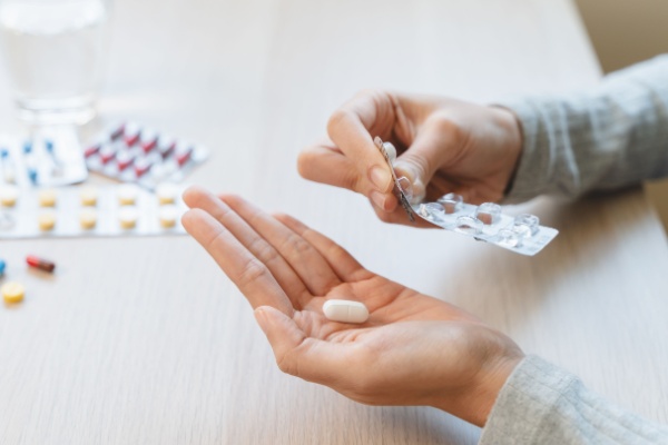 Afin d’être commercialisés dans l’Union européenne (UE), les dispositifs médicaux doivent obtenir un « marquage CE » attestant du respect des règles européennes concernant ces produits. Cependant, il existe une procédure pour s’en passer…