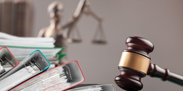 Shutterstock_dossiersentreprisesenedifficultesjustice