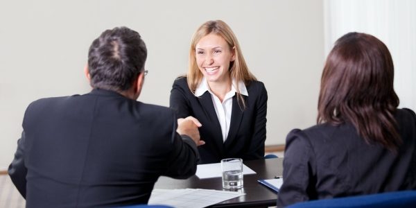 Shutterstock_embauchetravailleuretranger