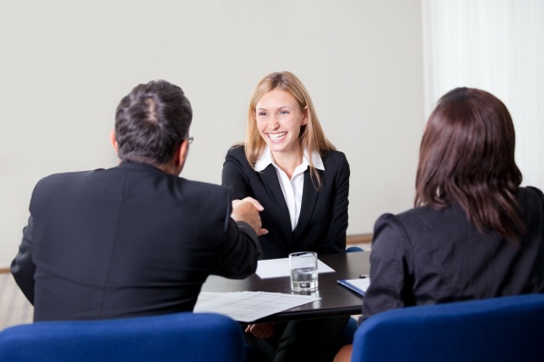 Pour embaucher un travailleur étranger, l’employeur doit fournir des pièces justificatives, afin d’obtenir l’autorisation de travail nécessaire. Quelles sont-elles ?