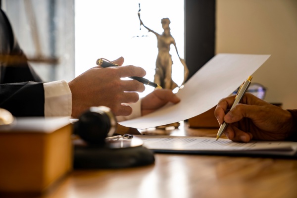 Par principe, l’action en nullité des actes de société se prescrit par 3 ans. Mais peut-on parler d’acte de société si ladite entreprise est dans l’attente de son immatriculation et, par conséquent, de sa personnalité juridique ? Réponse du juge.