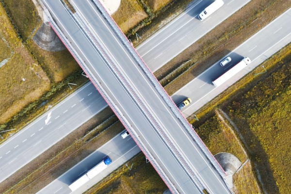La taxe sur la distance parcourue sur le réseau autoroutier concédé est due, toutes conditions remplies, par les concessionnaires d’autoroute, à raison du nombre de kilomètres parcourus par les usagers et d’un tarif unitaire qui vient d’être dévoilé pour 2025. Focus.