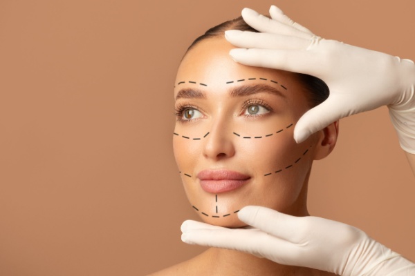 Si les prestations de soins à la personne réalisées par un médecin bénéficient d’une exonération de TVA, qu’en est-il des actes de chirurgie esthétique, notamment lorsqu’ils ne sont pas pris en charge par l’assurance maladie ? Réponse du juge…