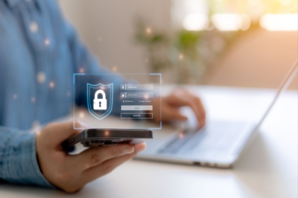 La Commission nationale de l’informatique et des libertés (CNIL) est chargée de garantir la bonne application du Règlement général sur la protection des données (RGPD) en France. À ce titre, elle peut enquêter et prononcer des sanctions à l’encontre des entités en non-conformité. Du moins, en principe…