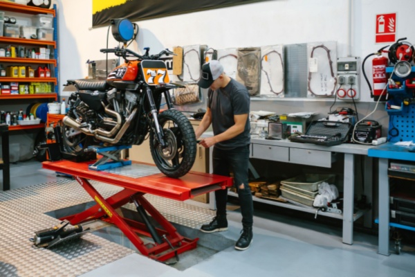 Les centres de contrôles techniques ont désormais la charge de contrôler les véhicules motorisés à 2 et 3 roues. Des précisions sur les équipements dont ils doivent se munir et les agréments qu’ils doivent obtenir viennent d’être apportées…