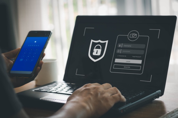 Les banques ont, toutes conditions remplies, l’obligation de rembourser leurs clients victimes d’une escroquerie bancaire. Mais qu’en est-il lorsque ladite escroquerie a pu se dérouler par la négligence même du client ? Réponse du juge…