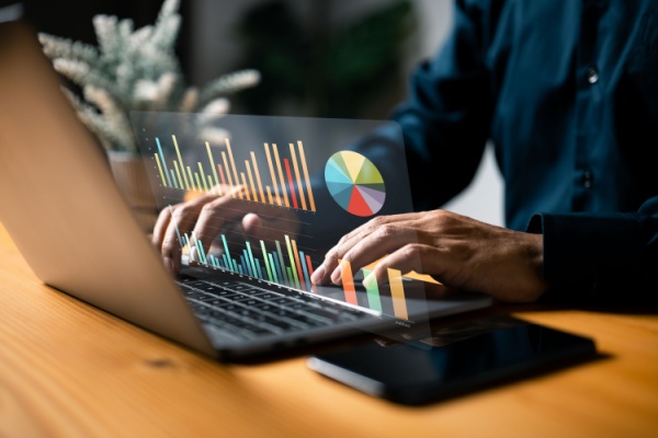 Comme tous les ans, les entreprises qui comptent au moins 50 salariés sont tenues de respecter leurs obligations déclaratives en matière d’égalité professionnelle avant le 1er mars 2025. Quelles sont-elles ?