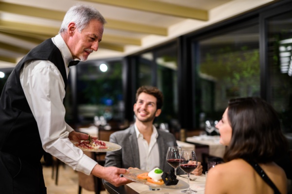 Les lois de finances et de financement de la Sécurité sociale pour 2025 contiennent des mesures fiscales et sociales qui intéressent spécifiquement les commerçants, les entreprises du secteur de la distribution, ainsi que les hôteliers et les restaurateurs. Revue de détail de ce qu’il faut retenir…