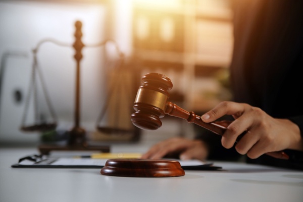 Des mesures spécifiques de la loi de finances pour 2025 sont susceptibles d’intéresser tout spécialement les professionnels du droit, du chiffre ou de la finance. Au menu, des dispositions qui vont impacter les assureurs et les mutuelles, les financiers, les avocats, etc.