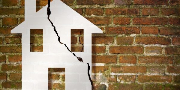 Shutterstock_maisonabimeemouvementdeterrain