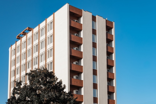 Dans le cadre d’une opération de requalification de copropriétés dégradées (ORCOD), il est possible qu’une expropriation, avec une procédure de prise de possession anticipée, soit mise en place. Dans ce cas, les immeubles concernés doivent faire l’objet de formalités et d’un état des lieux et de leur occupation. Des étapes dont le détail concret est à présent disponible.