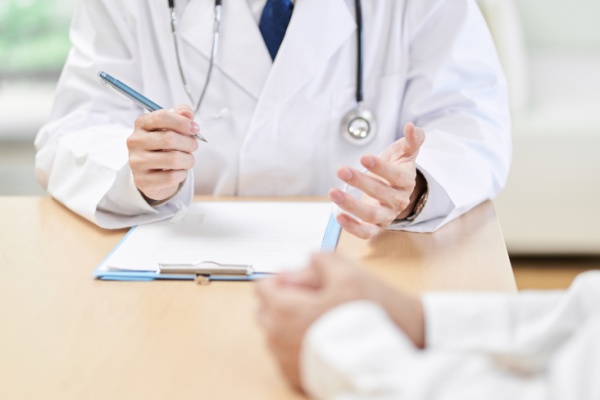 4 nouveaux modèles d’avis médicaux émis par les services de prévention et de santé au travail avaient été publiés le 26 septembre 2024. Leur entrée en vigueur, d’abord repoussée, vient finalement d’être annoncée. Rappel et explications.
