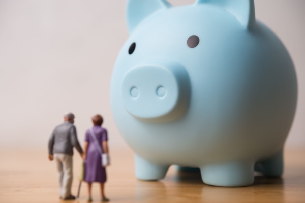 Les modalités de calcul de revenu moyen dans le cadre du cumul emploi-retraite, ainsi que les modalités formelles de demande de retraite progressive viennent récemment d’être ajustées. Voilà qui mérite quelques explications…