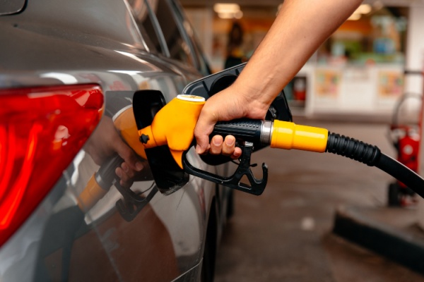 Les distributeurs de carburants sont redevables d’une taxe incitative à l’utilisation d’énergie renouvelable dans les transports. Pour minorer le montant de cette taxe, les redevables doivent justifier avoir atteint un certain taux d’incorporation de biocarburants dans leurs produits, selon des modalités qui viennent d’être précisées.