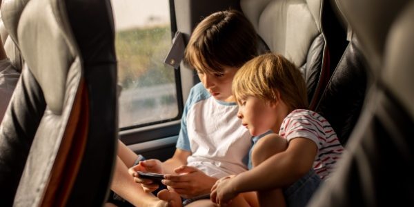 Shutterstock_transportencommunenfants