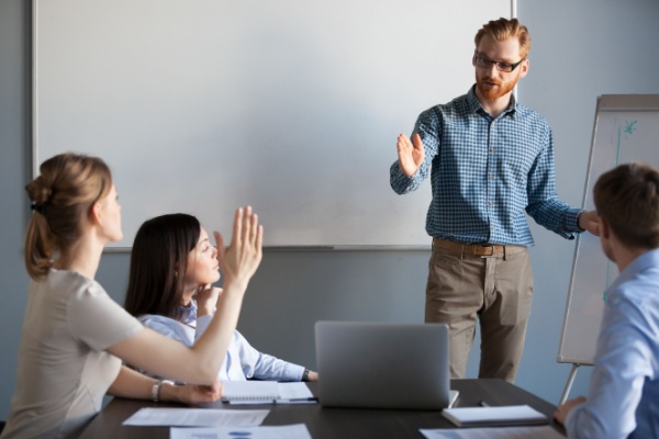 Depuis la loi dite « 3DS », il est possible d’effectuer une partie de sa formation théorique et / ou pratique dans un pays transfrontalier dans le cadre d’un contrat d’apprentissage transfrontalier dont les modalités viennent d’être précisées.