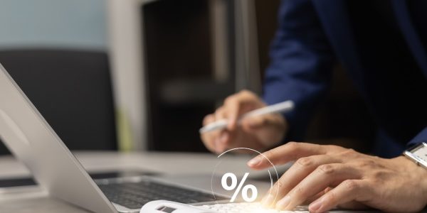 Shutterstock_associationseuilfranchiseimpotscommerciaux