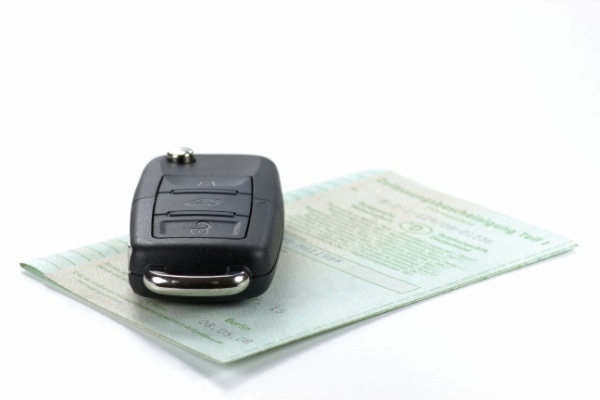 Des certificats d’immatriculation spécifiques existent pour des cas particuliers. En fonction des usages, ils ne donnent pas le droit aux mêmes libertés de circulation qu’un certificat classique, et sous des conditions précises. Mais des dérogations viennent d’être apportées par le Gouvernement à ce sujet…