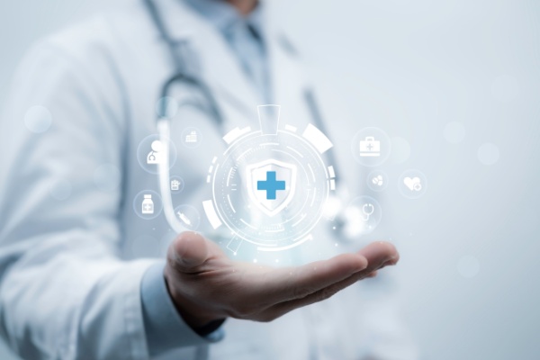 La complémentaire santé solidaire désigne une complémentaire pour les personnes ayant les revenus les plus modestes et permettant de payer les dépenses de santé. Cette complémentaire est soumise à un plafond de ressources qui vient tout juste d’être réhaussé.
