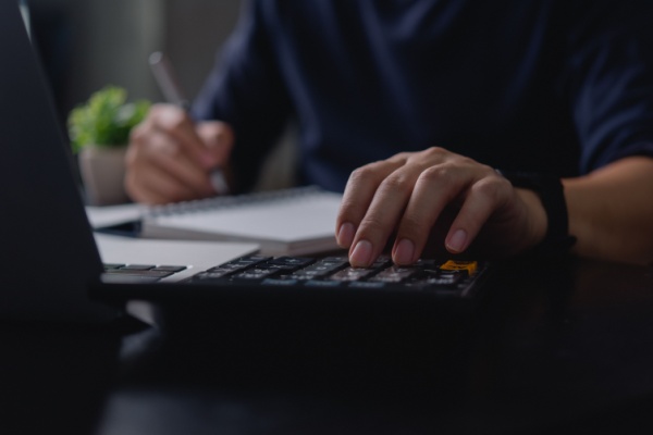 Vous vous interrogez sur la correcte application d’un dispositif fiscal ou d’une réglementation fiscale particulière au regard de votre situation personnelle. Il existe un moyen d’obtenir une réponse circonstanciée : le rescrit fiscal qui, depuis peu, peut être sollicité par voie dématérialisée. Explications…
