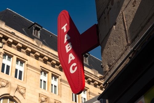 Les débitants de tabac peuvent se voir attribuer une aide financière visant à leur permettre d’améliorer la sécurité de leur local. L’octroi de cette aide est soumis à certaines conditions qui viennent d’être précisées…