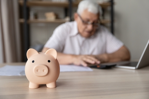 Depuis 2019, l’impôt sur le revenu est prélevé à la source ou payé sous forme d’acompte en appliquant aux revenus perçus un taux directement calculé par l’administration fiscale ou un taux neutre qui fait l’objet de quelques ajustements à partir du 1er mai 2025…