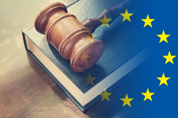 Dans le cadre d’une adaptation du droit français au droit de l’Union européenne (UE), une récente loi a apporté plusieurs précisions en matière de droit à la consommation, de commande publique ou de consultation de fichier automobile… Faisons le point.