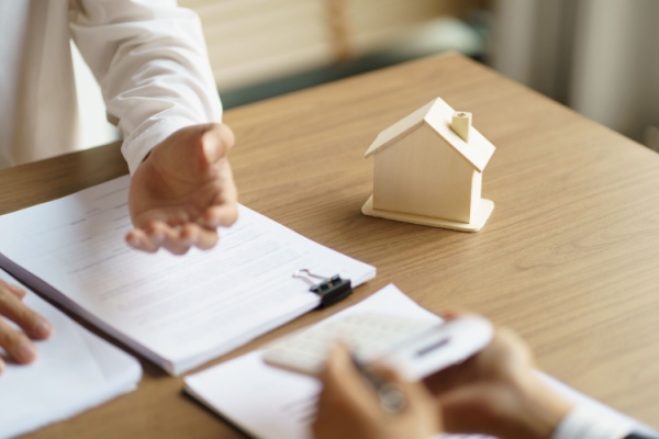 Suite à la suppression de la taxe d’habitation pour les résidences principales, les propriétaires de biens immobiliers doivent déclarer, avant le 30 juin, les immeubles composant leur patrimoine. Le formulaire de déclaration qui doit être utilisé en 2025 est désormais disponible et, cette année, de nouvelles informations doivent être renseignées : lesquelles ?