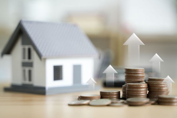 Lors de l’achat d’un bien immobilier, l’acheteur est tenu de payer divers frais parmi lesquels peuvent être cités les frais de notaire qui comprennent, entre autre, les droits de mutation à titre onéreux perçus par les collectivités territoriales. Ces droits ont augmenté dans 27 départements au 1er avril 2025, et 46 autres départements viennent de les rejoindre…