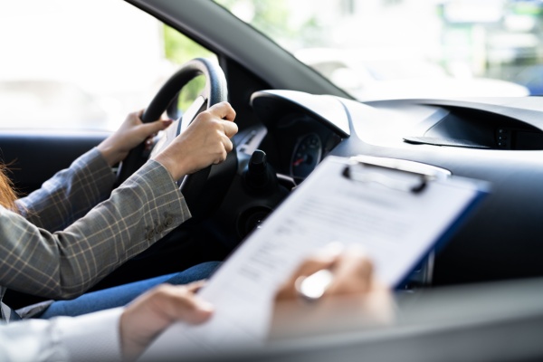 Plusieurs cas de figure visent à imposer aux conducteurs de passer une visite médicale attestant de leur aptitude à la conduite. Les médecins menant ces contrôles doivent disposer d’un agrément spécial, dont les conditions d’obtention et de retrait sont précisées…