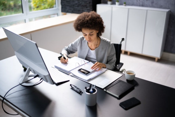 Récemment, une nouvelle fonctionnalité a été mise à disposition des entreprises et des déclarants de DSN afin de faciliter leurs démarches en matière d’obligation et de déclaration d’emploi de travailleurs handicapés (DOETH). Focus.