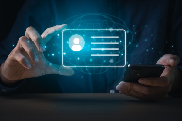Depuis mars 2025, certains assurés peuvent facilement activer leur application Carte Vitale via l’application France identité, permettant ainsi de bénéficier d’une carte Vitale immatérielle. La condition ? Faire partie des départements où cette carte Vitale immatérielle est déployée…