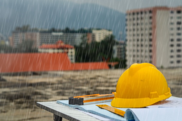 Récemment, les taux de cotisations chômage-intempéries, servant à financer l’indemnisation des arrêts de travail dans le secteur du BTP en cas d’intempéries rendant impossible la poursuite du travail, ont été fixés pour les campagnes 2024-2025, d’une part, et 2025-2026, d’autre part.