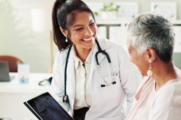 Afin de faire face à la pénurie de médecins et aux difficultés d’accès aux soins, un nouveau secteur d’activité a été ajouté la liste réglementaire des secteurs pour lesquels les employeurs peuvent avoir recours au CDD d’usage (CDDU) : lequel ?