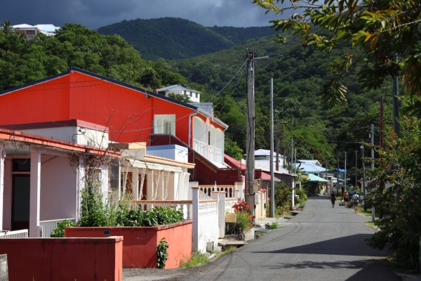 Le logement demeurant une question prioritaire dans les territoires ultramarins, une expérimentation visant un encadrement des loyers dans les communes volontaires de Guadeloupe, de Guyane, de Martinique, de La Réunion et de Mayotte est lancée…