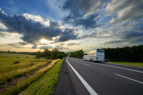 La loi de finances pour 2024 a créé, depuis le 1er janvier 2024, une taxe sur l’exploitation des infrastructures de transport de longue distance, contestée par les exploitants d’autoroutes et d’aéroports. Une suppression serait-elle envisagée ? Réponse…