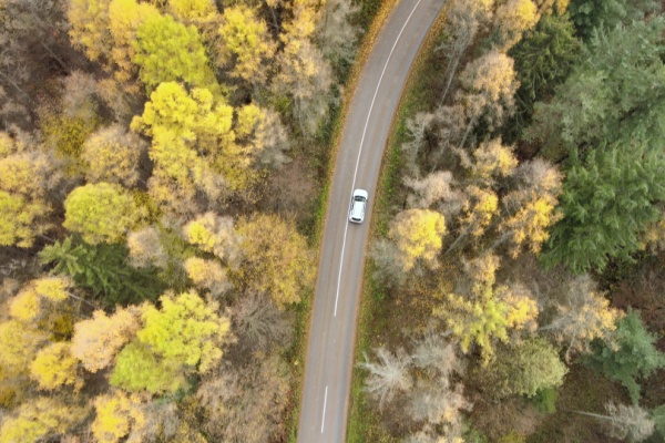 Lors de la transformation rétrofit d’un véhicule, de l’acquisition ou de la location d’un véhicule peu polluant, des aides peuvent être attribuées au propriétaire du véhicule. Le professionnel se chargeant de la vente ou de la transformation peut avancer cette aide à son client avant de se faire rembourser par les services de l’État. Un remboursement qui va nécessiter quelques démarches supplémentaires…