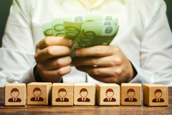 Le versement mobilité est une contribution que toutes les entreprises sont susceptibles de payer, dès lors qu’elles emploient au moins 11 salariés et qu’elles exercent leur activité dans une zone où il est instauré. De nouveaux taux, applicables dès le 1er juillet 2025, viennent d’être dévoilés…